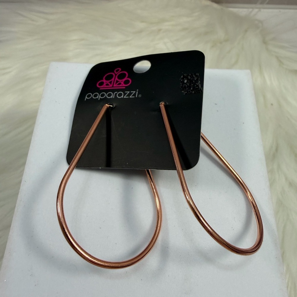 🩷5/$10🩷 Paparazzi Rose Gold Teardrop Hoop Earrings